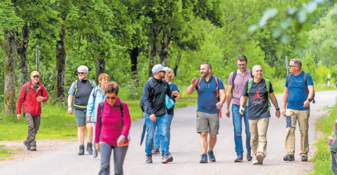 An der SZ-Leserwanderung von Orscholz über Mettlach nach Dreisbach nahmen gut 400 Wanderer teil und hatten viel Spaß. FOTO: ROLF RUPPENTHAL
