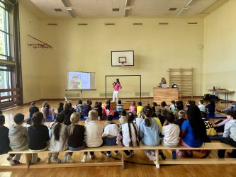 KaMa mittendrin_ li. Katrin Bühring, re. Maike Freiberg_ Erlebnis-Lesung inklusives Kinderbuch Abie Alba - Der Junge Ottokar 1